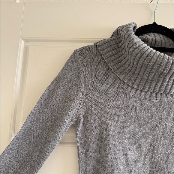 LA Made Revolve Gray Turtleneck Sweater Size XS - Picture 2 of 4